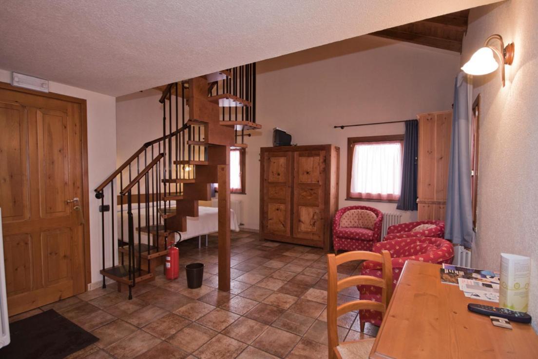 Meuble Lo Miete Viei Hotel Champoluc Ngoại thất bức ảnh